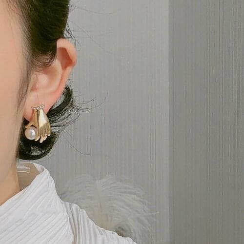 RISPADA EH34104-K27 MINI hand Pearl Stud Earrings