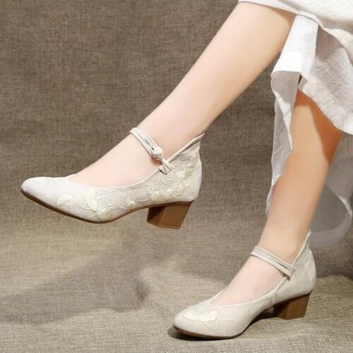 2021 Womens shoes cheongsam vintage cloth shoes embroidered heels Pumps comfortable Hanfu antique tea service shoes for women