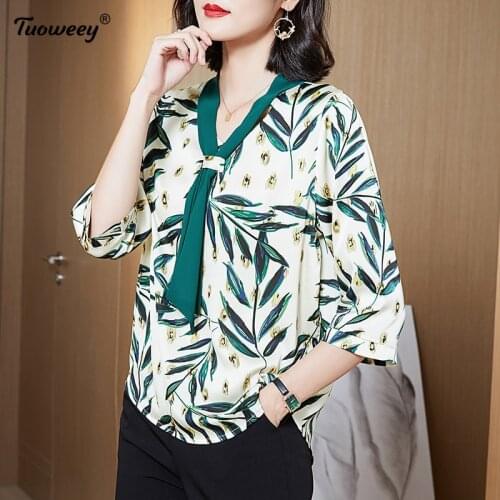 2021 New Summer style Middle Aaged Women Korean Chiffon V-Neck Blouse Tops Female Flower Print Fashion Loose Plus Size 4xl Shirt