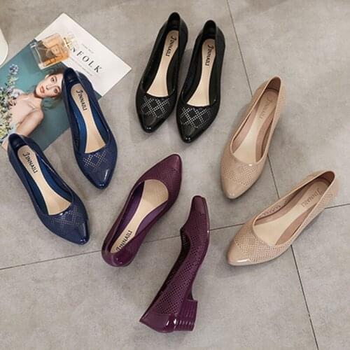 Rhombus hollow-out hole shoes women solid slip on pvc pointy toe sandalias mujer chunky med high heels sandals femme jelly shoes
