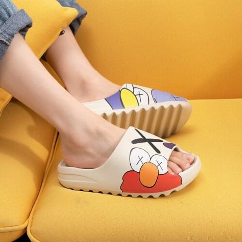 Slippers Men Graffiti Pattern Platform Cartoon Outdoor Comfortable 2021 Summer Beach Slides Soft Sole Men Flip-flops Room Shoes