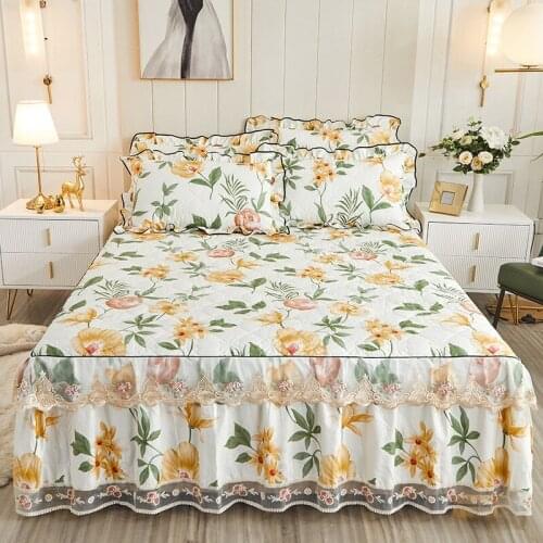 Palace Style Small Floral Cotton Lace Bed Skirt Bedspread Quilted Thick Cotton Mattress Bed Cover (With Pillowcase)