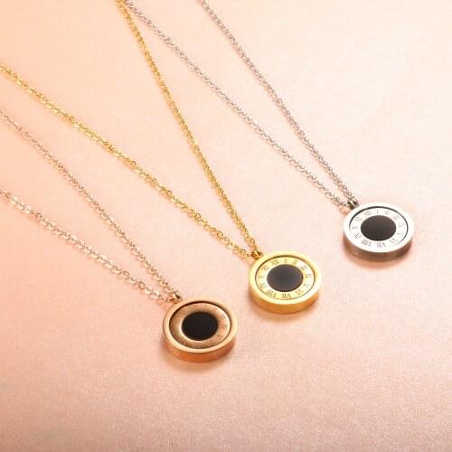 Black/White Shell 2-sided Rotatable Round Charm Pendant Roman Numerals Necklace For Women Jewelry Gift