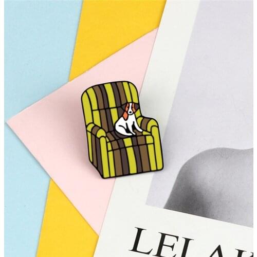 Cartoon Pet Enamel Pin Funny Animals Dog on Sofa Brooches Fshion Jewelry Bag Shirt Denim Lapel Pins Women Badge Gift Accessories