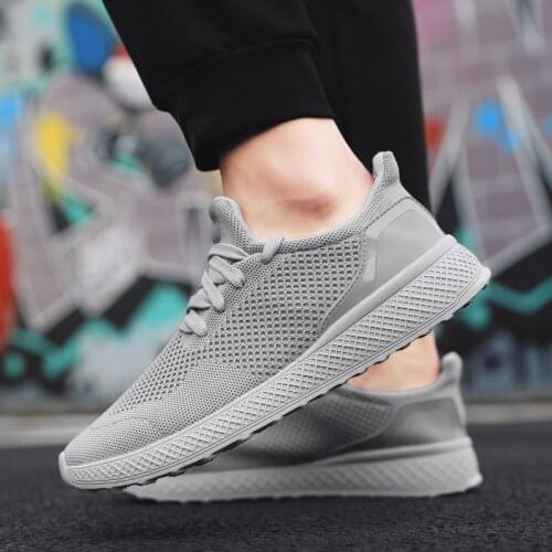 Running Shoes for Men Breathable Mesh Women Sport Shoes Lace-up Woman Sneakers High Quality Mens Shoes Red White Bottom