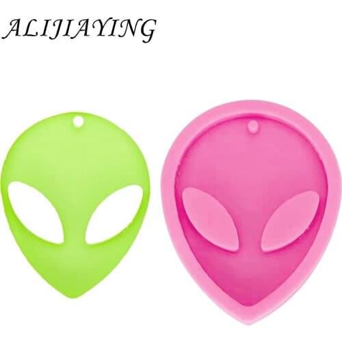 DIY Cartoon Shiny Alien shape silicone mold for keychains with a hole resin jewelry molds for 3D crafts tools DY0070