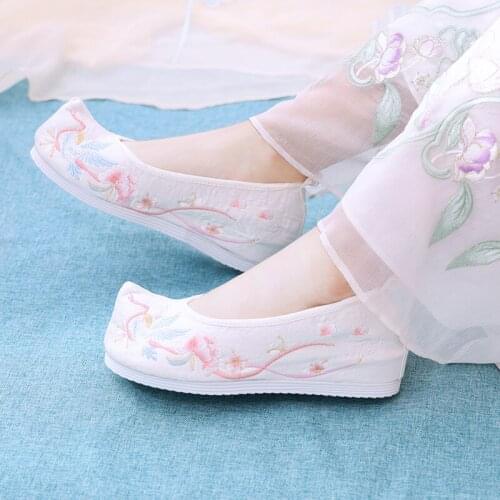 Beautiful Embroidered Ancient Bow Shoes Elevator Cloth Shoes Everted Chinese Shoes Elegant Ancient Chinese Clothes Shoes Women