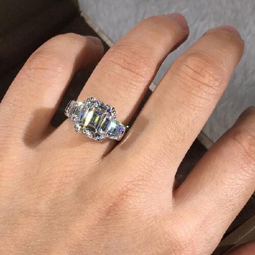 Huitan Temperament Womens Engagement Rings High-quality Silver Color Ring with Transparent Cubic Zirconia Brilliant Jewelry New