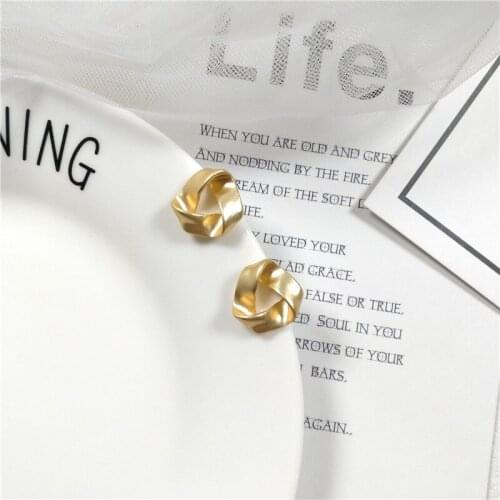 2021 European Design Distorted Triangle Geometric Gold Elagant Small Earring Shiny Personality Brief Jewelry Accessories 092