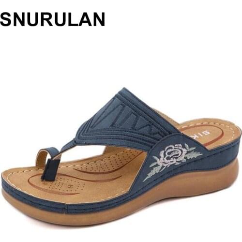 SNURULAN New Summer 2021 Womens Large Ethnic Embroidery Soft Slope Heel Clip Toe Slippers PU Low Top Round Head Big Size 42