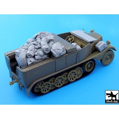 World War II German Sdkfz.11 half-track resin modification 1:35