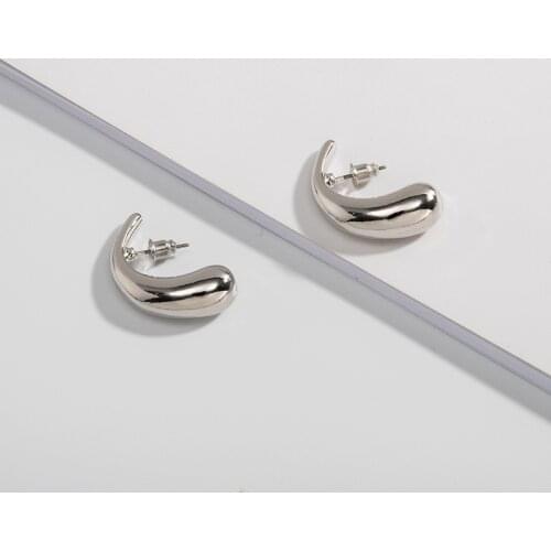 1Pair The Latest Han Edition Earring Female Fashion Joker Cold Wind New Moon Shape Earrings Senior Gold Earrings