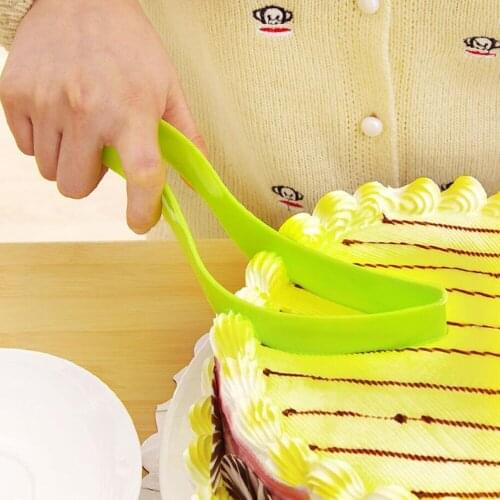 1PC Plastic Cake Pie Slicer Sheet Novel Practical Cake Kitchen Gadget Pancake Cutter Cooking Baking Tools Pie Cutters 1065C