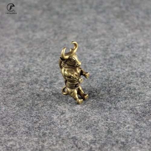 Retro Copper Animal Home Decor Brass Wall Street Bull Figurines Sculpture Car Keychain Pendant Accessories Cow Statue Desk Decor