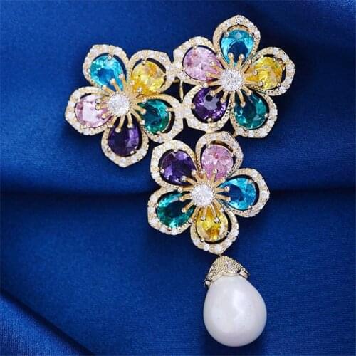 Korea New Fashion Colorful Zircon Flower Brooches for Women Elegant Pearl Scarf Buckle Pin Simple Suit Broches Christmas Gift