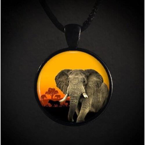New Hot Sale Elephant Pendant Vintage African Savanna Sunset Animal Necklace Art Picture Animal Jewelry Gift for Best Friends