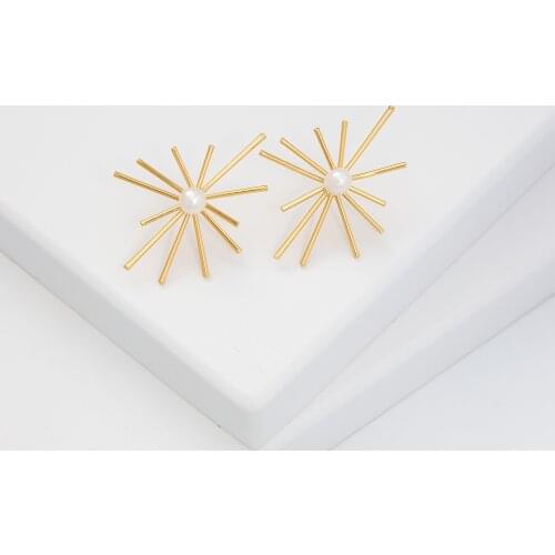 Jeeyin 2021 Trendy Snow Flake Stud Earrings White Pearl Brass Wire Big Jewelry Gift For Women