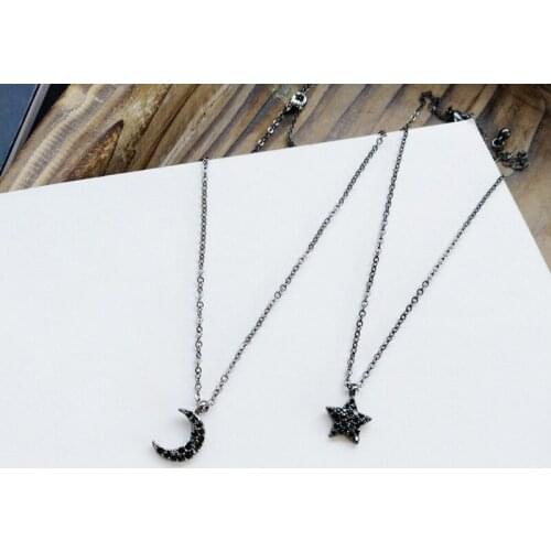 Korean Retro Star Moon Pendant Necklace Elegant Temperament Black Clavicle Chain Accessories Fashion Lady Wedding Party Jewelry