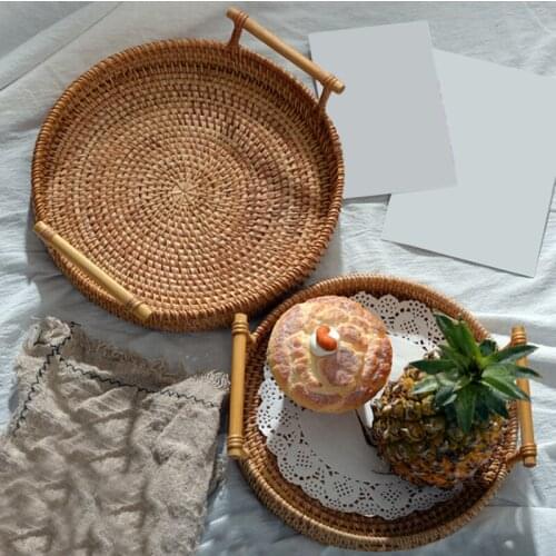 Rattan Handwoven Round Serving Tray Food Storage Plate With Wooden Handles Wicker Basket For Breakfast Drink Fruit Coffee Tea