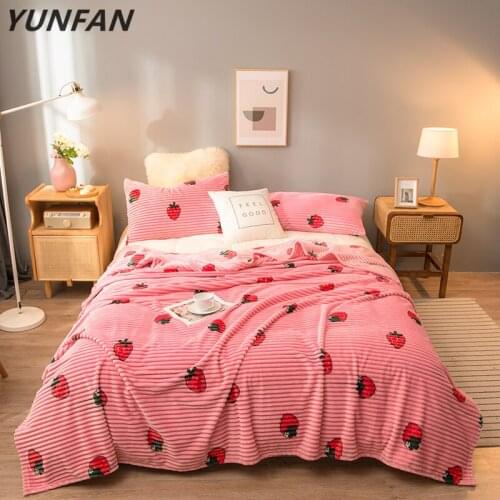 Strawberry Blankets Luxury Quilts Twin Full Queen Cute Blankets Soft Throw Flannel Blankets on Bed/Car/Sofa Rugs Pink Blankets