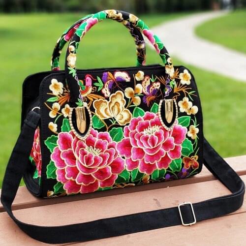 New ethnic style embroidered handbag, hand-embroidered mobile phone coin purse, lady messenger bag, retro shoulder bag SP0251