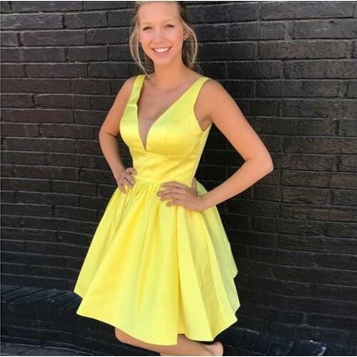 Simple Homecoming Dress Cheap Yellow A-line Mini Cocktail Party Dresses Above Knee Length V-neck Sleeveless Homecoming dress