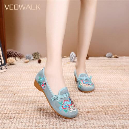 Veowalk Women Embroidered Canvas Loafers Flats Chinese Style Soft Comfortable Slip-on Cotton Fabric Walking Shoes for Ladies