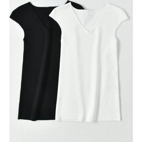 Women T Shirt and Tops Slim Sleeveless V-Neck Simple 2021 Summer Ladies White Black Causal Tee