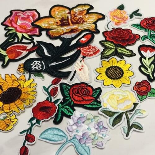 1Pcs Rose flower Women Embroidery Patches for T-shirt Iron on Stripes Appliques Clothes Stickers Clothing Badges