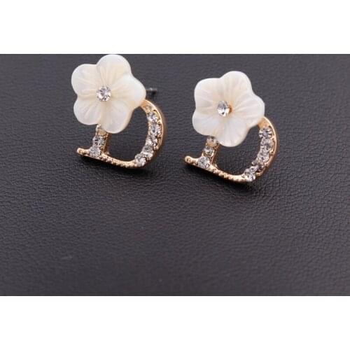 SWOUR Hot Sell Gold Color Letter D Design Shell Flower Simple Rhinestone Earrings Brand Cute Stud Earrings Gift Femme E286