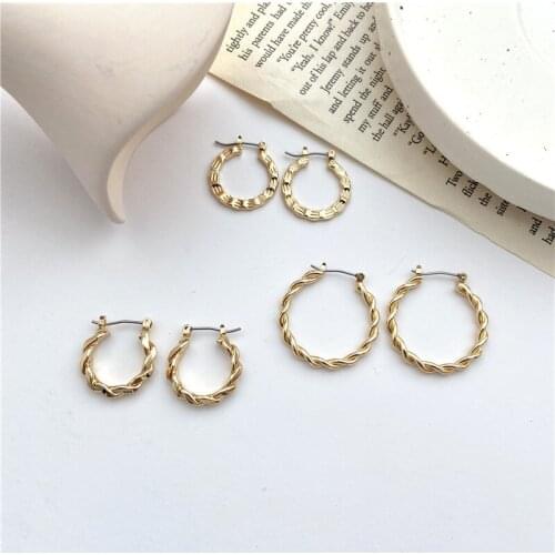Fashion Gold Color Metal Twist Hoop Earrings Classic Geometric Circle Hoops for Women Statement Earrings Jewelry 2020
