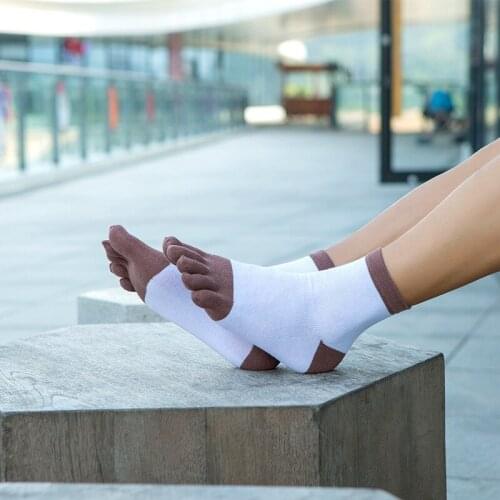 2019 Brand Summer Autumn Mens Cotton Five Finger Socms Hit Color Comfortable Breath Toe Sock for Mens Socks 5Color