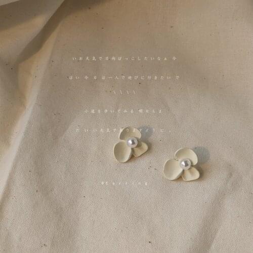 Super Fairy Cream White Earrings INS Pearl Flower Simple S925 Earrings Female Classic Romantic High-End Earrings