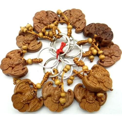 Fashion natural Mahogany Engraving Key Chain Lifelike Pendant Key Ring Jewelry making Gift For Car wholesale A10