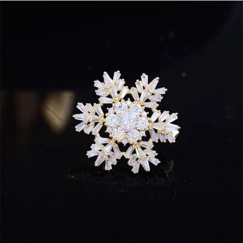 Small Shine Zircon Winter Snowflake Brooches Pins for Women Luxury Crystal Floral Pin and Brooch Wedding Jewelry Christmas Gift