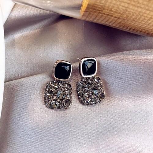 Qiu Dong kuan Earrings Female High-Grade New South Korea Temperaments Earrings Long Earrings Explicit Face Thin Earrings