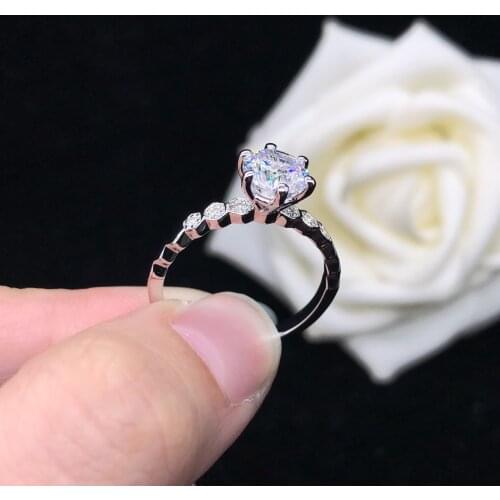 Pretty 0.5Ct 5.0mm D VVS1 Moissanite Diamond Engagement Ring Solid 18K White Gold Jewelry for Women AU750 Wedding Ring R144