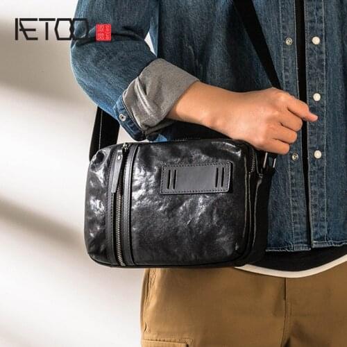 AETOO Simple and personalized leather messenger bag, mens first layer cowhide shoulder bag, fashionable all-match messenger bag