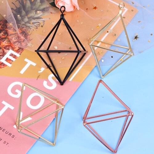 1PC New Hanging Planters Geometric Swing Wrought Iron Tillandsia Air Plants Holder Triangular Shaped Metal Rack