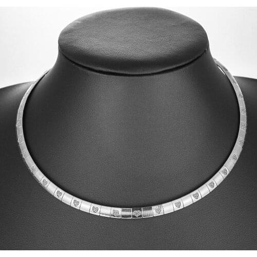 PAYOT LANEY Chokers On The Neck
