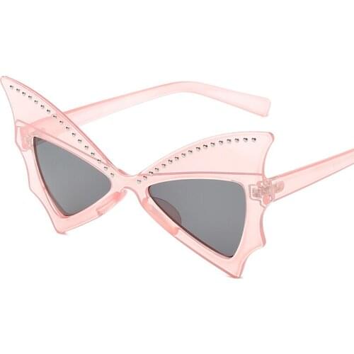 2019 new Fashion Oversize Sunglasses Women Bat Sharp Shades Sun glasses Rivet Big Frame Sunglass Personality Dance Party Glasses