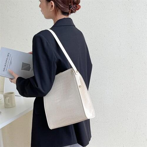 Metal new handbags for ladies shoulder bag fashion trend lizard pattern hand bag stereotyped crocodile pattern clip bag girl