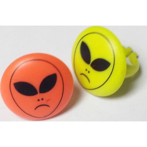 10X Wholesales Alien Rings Vintage Favour Pinata School Bag Birthday Party Favors Gift Novelty Birthday Cake Decoration