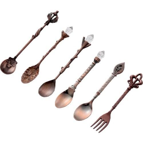 6pcs/set Retro Tableware Suit Royal Style Gold Carved Spoons Fork Coffee Snacks Fruit Prikkers Dessert Fork Kitchen Supplies