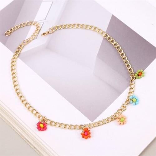 Punk Alloy Gold Color Chain Choker Necklace Fashion Cute Beaded Daisy Flower Pendant Necklace for Women Fashion Charm Jewelry