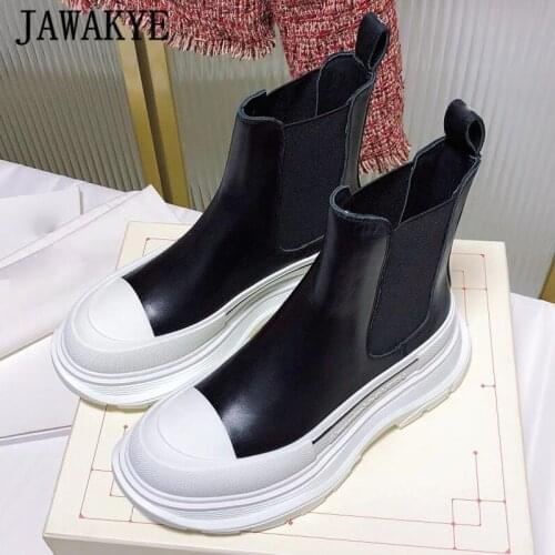 Casual Platform Slip-on Men Sneakers High Top Wide Thick Sole Short Leather Boots Comfort Flat Heightened Celebrity Men Shoes