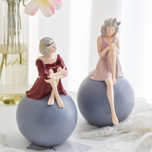 Creative Nordic Home Decoration Girl Statue Resin Character Model Living Room Table Decoration Bedroom Decoration Girl Gifts