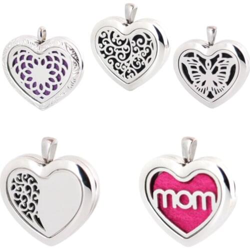 Aromatherapy 30mm Essential Oils Stainless Steel Perfume Diffuser Locket Necklace with Chain and Pads