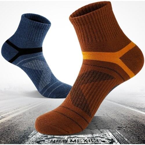 High-Quality Men Medium Tube Socks Printed Cotton Blend Casual Socks Male Comfortable Breathable Outdoor Running Cycling Socks