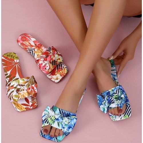 Summer Fashion Comfortable Women Flowers Slippers Designer Flat Slippers 2021 Roman Style Vacation Beach Sandals for Women Shoes